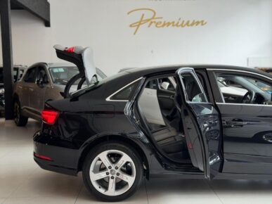 AUDI AUDA3 LM 150CV 2019 - Ampére Multimarcas - Veículos usados e semi novos à venda em Curitiba/PR