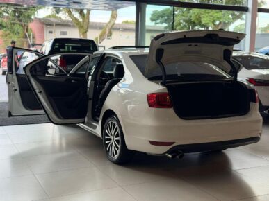 VOLKSWAGEN JETTA 2.0T 2014 - Ampére Multimarcas - Veículos usados e semi novos à venda em Curitiba/PR