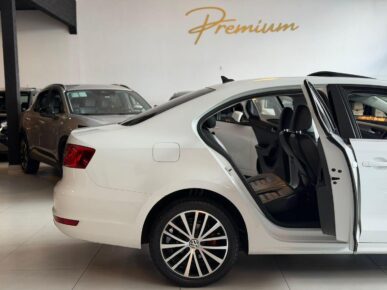 VOLKSWAGEN JETTA 2.0T 2014 - Ampére Multimarcas - Veículos usados e semi novos à venda em Curitiba/PR