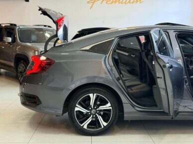 HONDA CIVIC TOURING CVT 2017 - Ampére Multimarcas - Veículos usados e semi novos à venda em Curitiba/PR