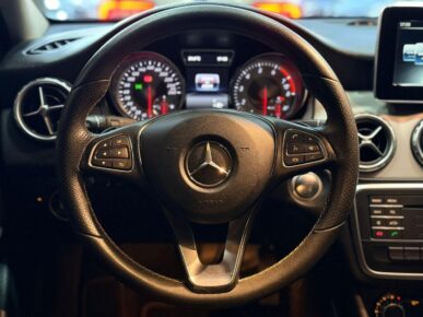 MERCEDES-BENZ GLA200FF 2017 - Ampére Multimarcas - Veículos usados e semi novos à venda em Curitiba/PR