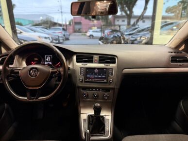 VOLKSWAGEN GOLF COMFORTLINE MA 2016 - Ampére Multimarcas - Veículos usados e semi novos à venda em Curitiba/PR