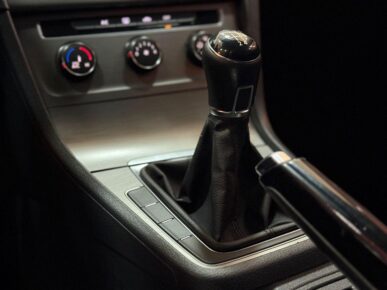 VOLKSWAGEN GOLF COMFORTLINE MA 2016 - Ampére Multimarcas - Veículos usados e semi novos à venda em Curitiba/PR