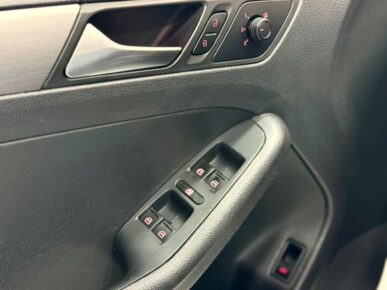 VOLKSWAGEN JETTA CL AF 2018 - Ampére Multimarcas - Veículos usados e semi novos à venda em Curitiba/PR