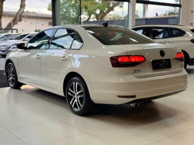 VOLKSWAGEN JETTA CL AF 2018 - Ampére Multimarcas - Veículos usados e semi novos à venda em Curitiba/PR