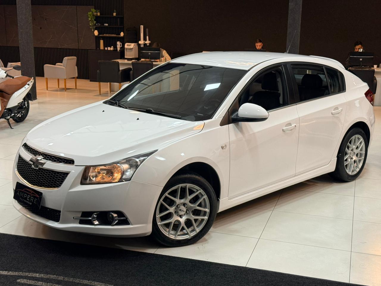 CHEVROLET CRUZE LT HB 2014 - Ampére Multimarcas - Veículos usados e semi novos à venda em Curitiba/PR