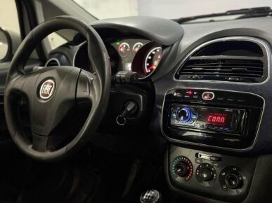 FIAT PUNTO ATTRACTIVE 2015 - Ampére Multimarcas - Veículos usados e semi novos à venda em Curitiba/PR