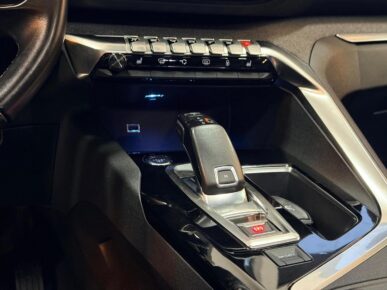 PEUGEOT 3008 GRIFFE AT 2018 - Ampére Multimarcas - Veículos usados e semi novos à venda em Curitiba/PR