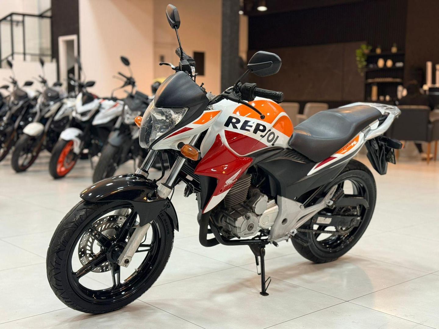 HONDA CB 300R LIMITED 2014 - Ampére Multimarcas - Veículos usados e semi novos à venda em Curitiba/PR