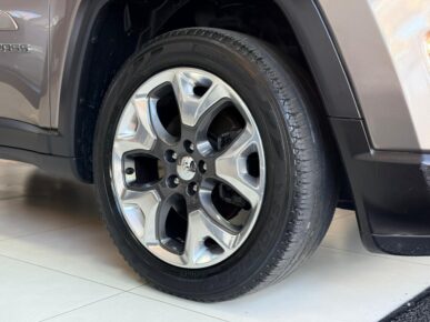 JEEP COMPASS LONGITUDE F 2019 - Ampére Multimarcas - Veículos usados e semi novos à venda em Curitiba/PR