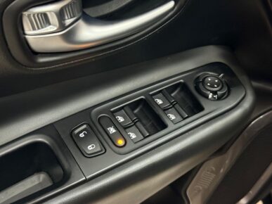 JEEP RENEGADE LIMITED AT 2021 - Ampére Multimarcas - Veículos usados e semi novos à venda em Curitiba/PR