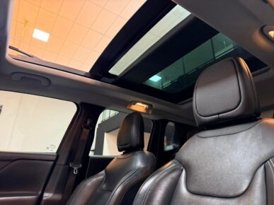JEEP RENEGADE LIMITED AT 2021 - Ampére Multimarcas - Veículos usados e semi novos à venda em Curitiba/PR
