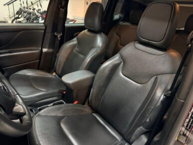 JEEP RENEGADE LIMITED AT 2021 - Ampére Multimarcas - Veículos usados e semi novos à venda em Curitiba/PR