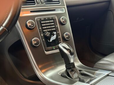 VOLVO XC60 2.0 T5 DYNA 2014 - Ampére Multimarcas - Veículos usados e semi novos à venda em Curitiba/PR