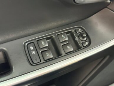 VOLVO XC60 2.0 T5 DYNA 2014 - Ampére Multimarcas - Veículos usados e semi novos à venda em Curitiba/PR