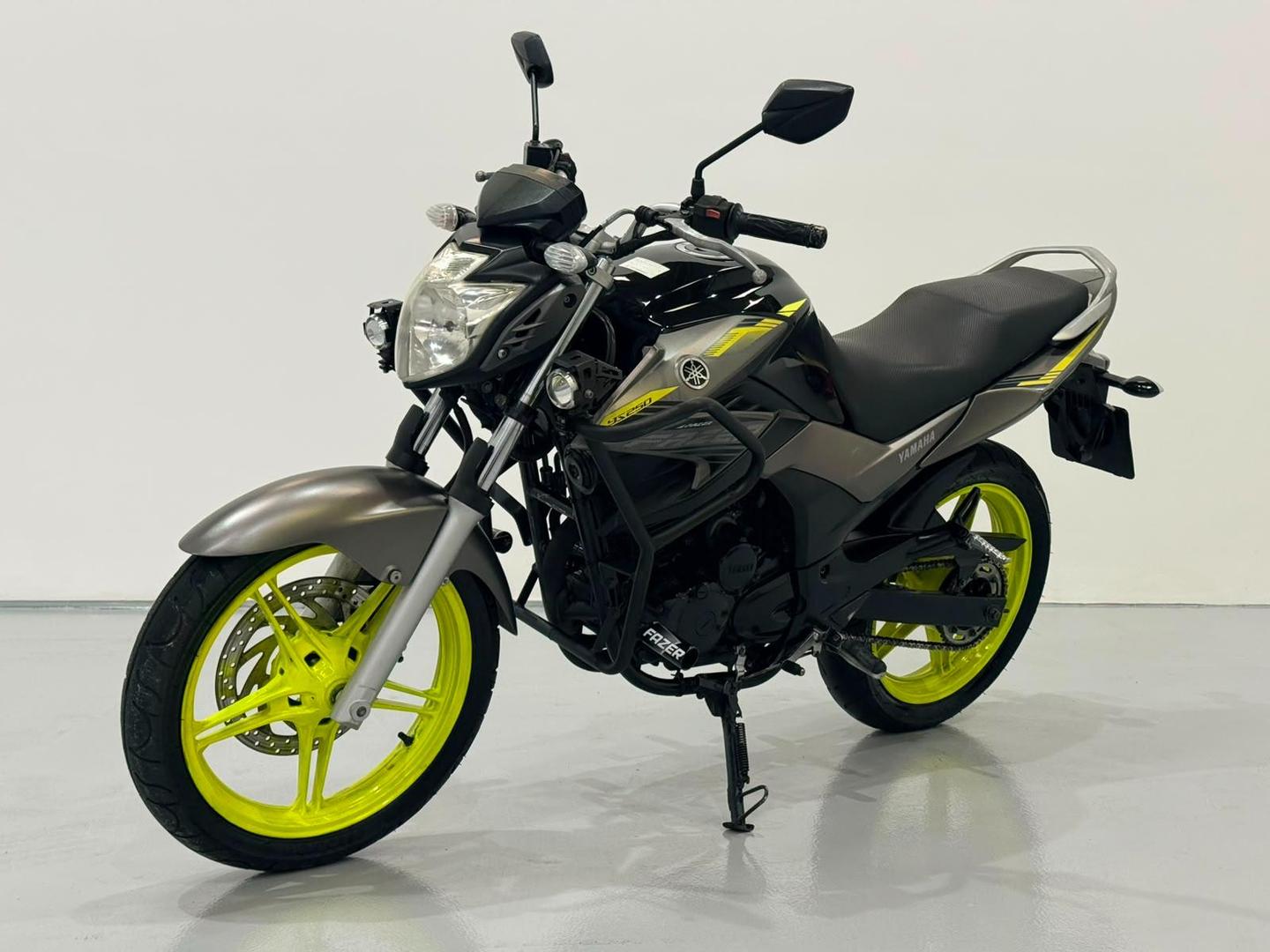 YAMAHA FAZER250 BLUEFLEX 2016 - Ampére Multimarcas - Veículos usados e semi novos à venda em Curitiba/PR
