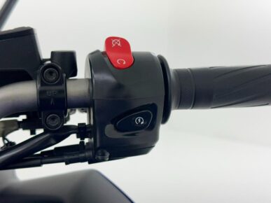 YAMAHA XJ6 F 2013 - Ampére Multimarcas - Veículos usados e semi novos à venda em Curitiba/PR