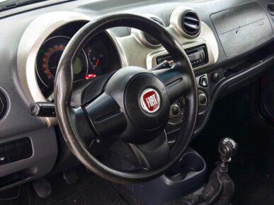 FIAT UNO WAY 1.0 2014 - Ampére Multimarcas - Veículos usados e semi novos à venda em Curitiba/PR