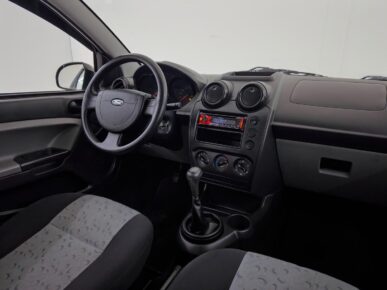 FORD FIESTA 1.0 MPI CLASS HATCH 8V FLEX 4P MANUAL 2008 - Ampére Multimarcas - Veículos usados e semi novos à venda em Curitiba/PR
