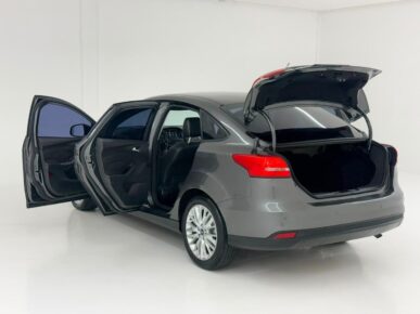 FORD FOCUS SE AT 2.0SC 2017 - Ampére Multimarcas - Veículos usados e semi novos à venda em Curitiba/PR