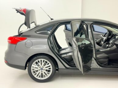 FORD FOCUS SE AT 2.0SC 2017 - Ampére Multimarcas - Veículos usados e semi novos à venda em Curitiba/PR