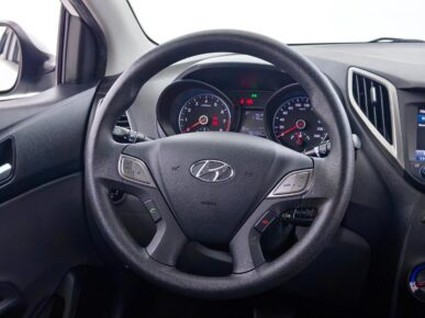 HYUNDAI HB20S 1.6AT COMFORT PLUS BLUEMEDIA D28001 2019 - Ampére Multimarcas - Veículos usados e semi novos à venda em Curitiba/PR