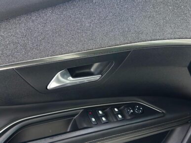 PEUGEOT 3008 GRIFFE AT 2019 - Ampére Multimarcas - Veículos usados e semi novos à venda em Curitiba/PR