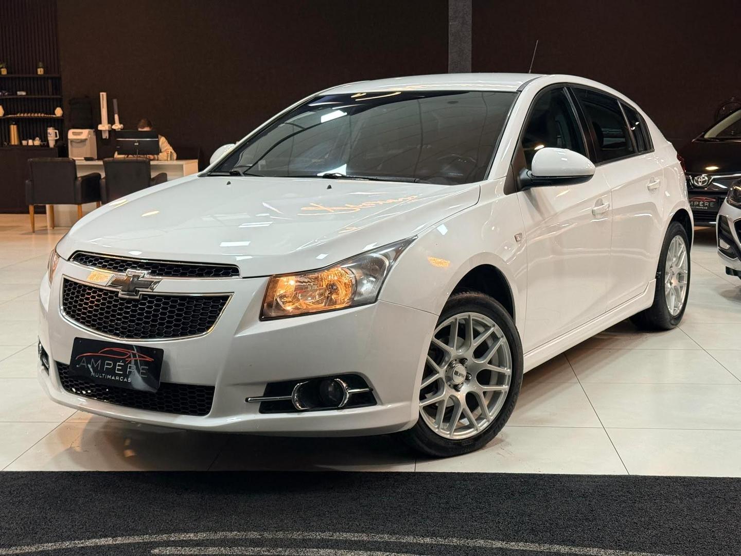 CHEVROLET CRUZE LT HB 2014 - Ampére Multimarcas - Veículos usados e semi novos à venda em Curitiba/PR