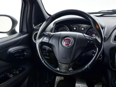 FIAT PUNTO BLACKMOTIN DL 2017 - Ampére Multimarcas - Veículos usados e semi novos à venda em Curitiba/PR