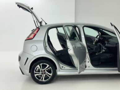FIAT PUNTO BLACKMOTIN DL 2017 - Ampére Multimarcas - Veículos usados e semi novos à venda em Curitiba/PR
