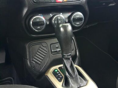 JEEP RENEGADE LONGITUDE AUTOMATICO 2016 - Ampére Multimarcas - Veículos usados e semi novos à venda em Curitiba/PR