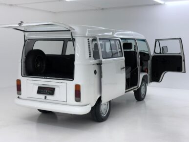 VOLKSWAGEN KOMBI 2009 - Ampére Multimarcas - Veículos usados e semi novos à venda em Curitiba/PR