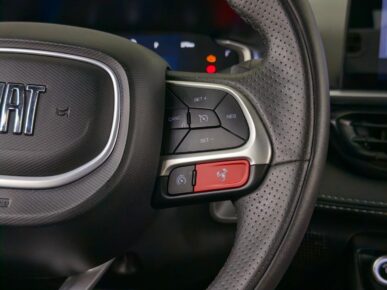 FIAT FASTBACK LIMITED ED 2025 - Ampére Multimarcas - Veículos usados e semi novos à venda em Curitiba/PR